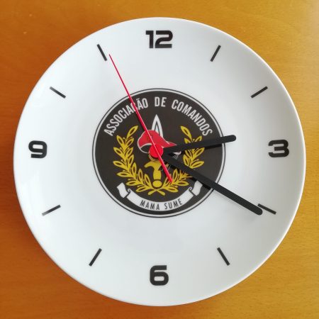 Relógio de parede em loiça c/emblema da Associação de Comandos